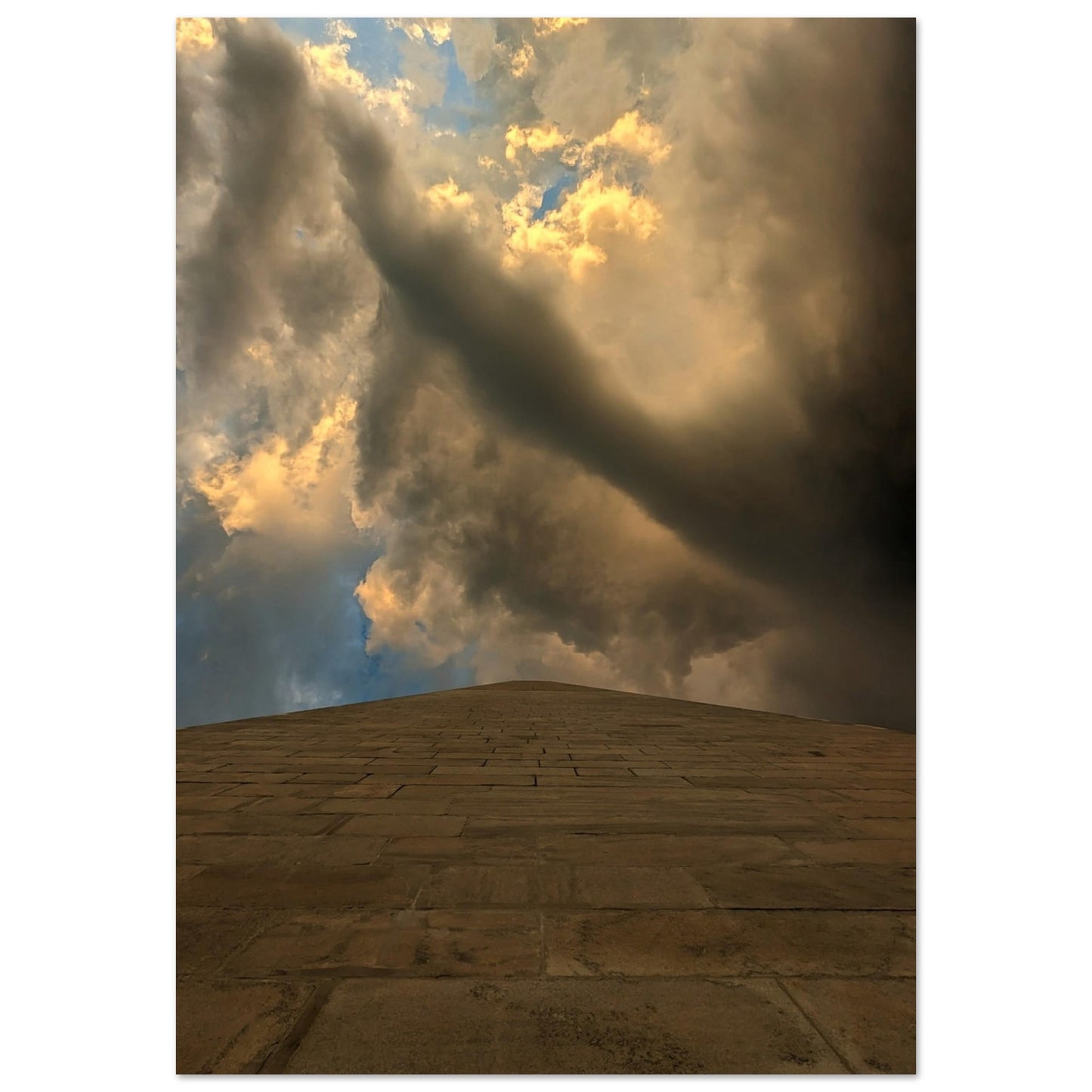 GeorgeVisually striking, polished, and built to last - our stylish aluminum prints are designed with superior quality and a clean finish.

Features: 

Crafted from two whiPrint MaterialOort CloudsOort CloudsGeorge